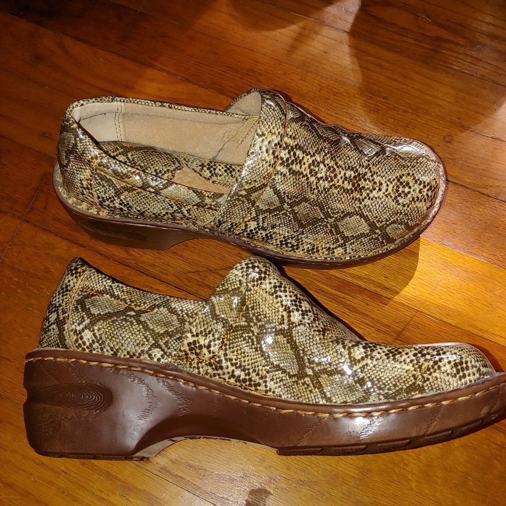 Born B.O.C Clogs. Size 10 M.